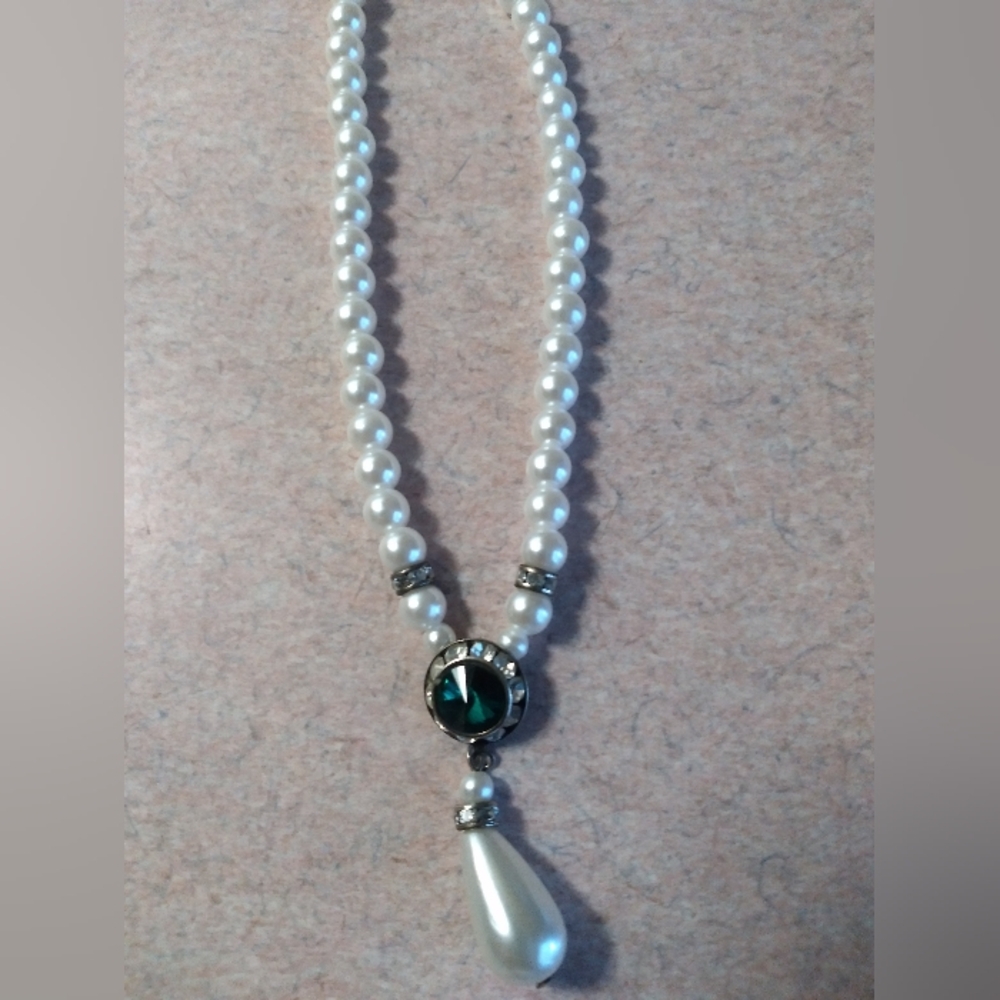 Faux pearl necklace emerald diamonds - Picture 3 of 4